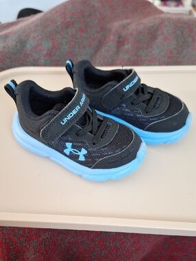 Under Armour Black and Light Blue Kids Sneakers with Hook-and-Loop Strap